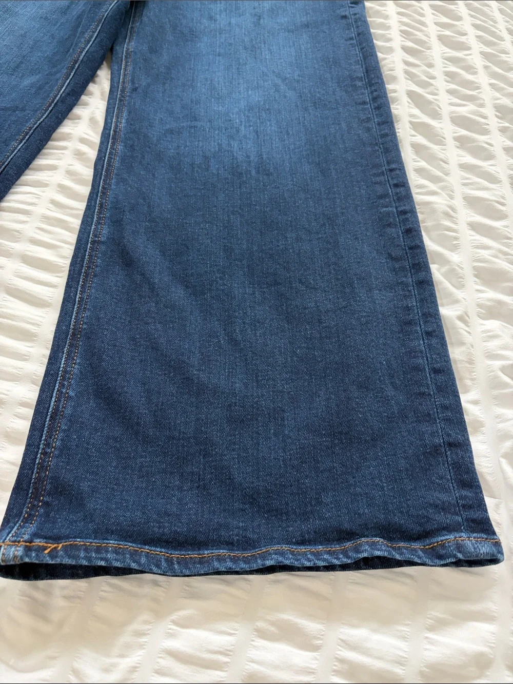 Quince Bella Stretch Wide-Leg Jeans in Mid Blue Wash. EUC